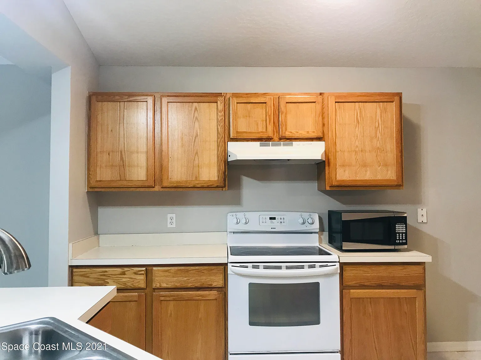 3 bed, 2.0 bath, 1865 sqft, $2,400 — Photo 3