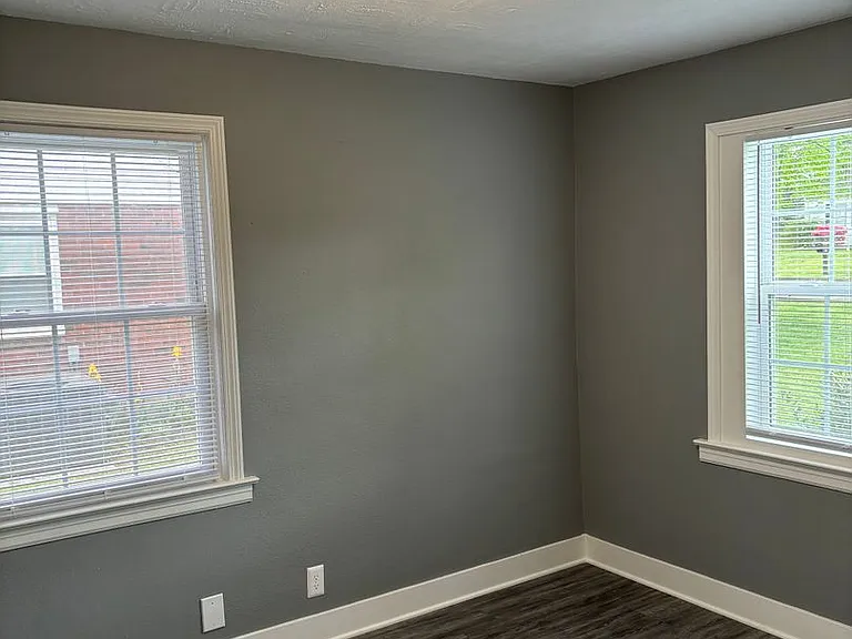 135 N Meadow Dr — Photo 12