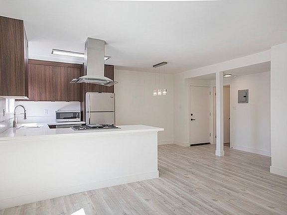 5th image of 377 W Lexington Dr APT 2
