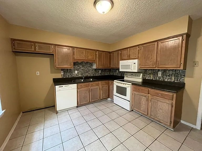 7386 Northbrook Dr — Photo 2