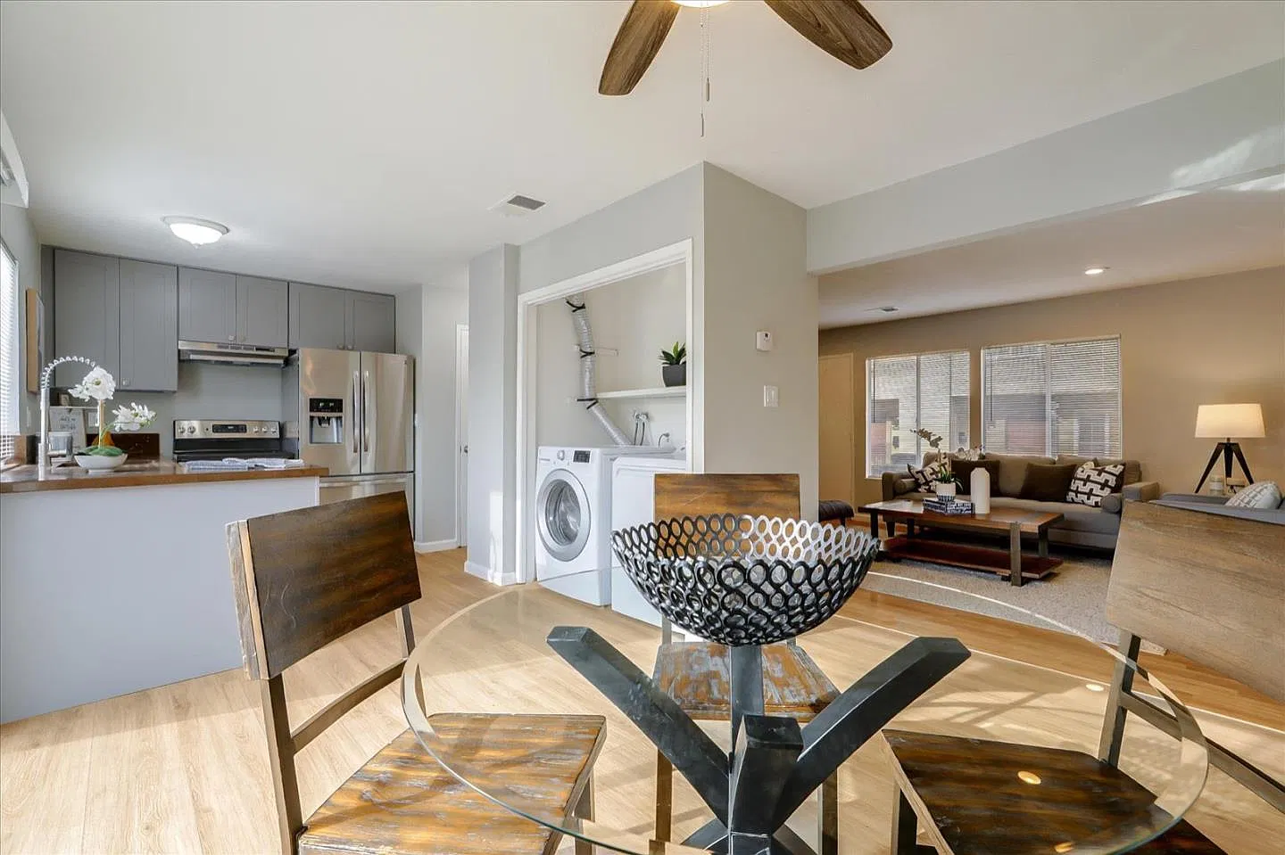 3 bed, 1176 sqft, $3,850 — Photo 3