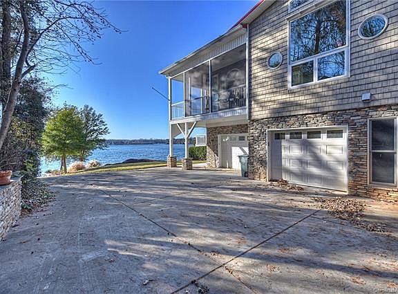 3rd image of 111 Strawpocket Ln