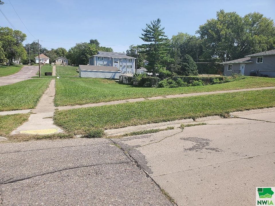 1st image of 600 S Irene St