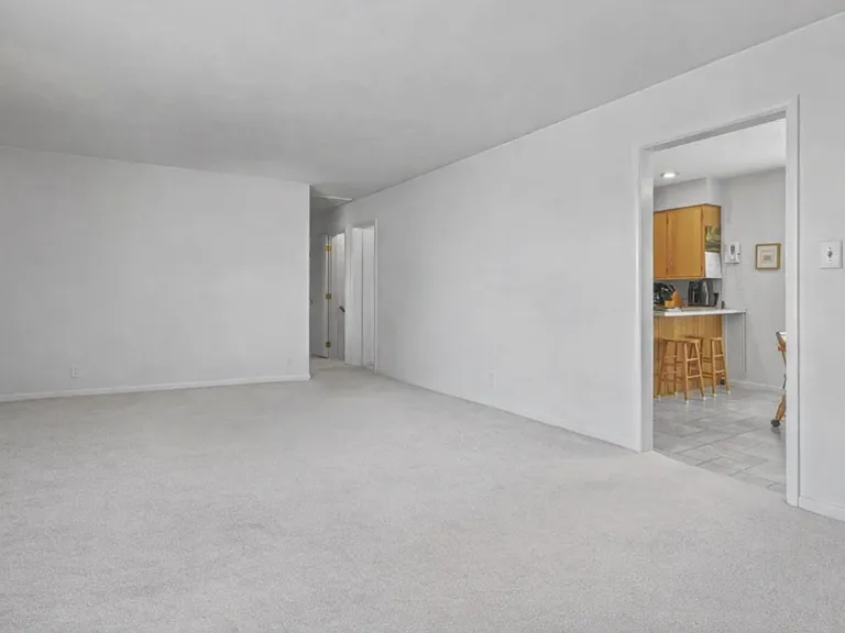 2540 E Eastgate Ln — Photo 4