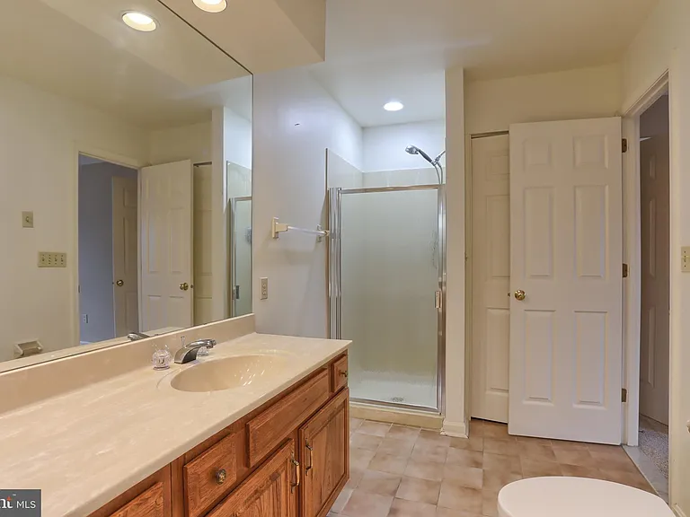 1127 Wicklow Ct — Photo 30