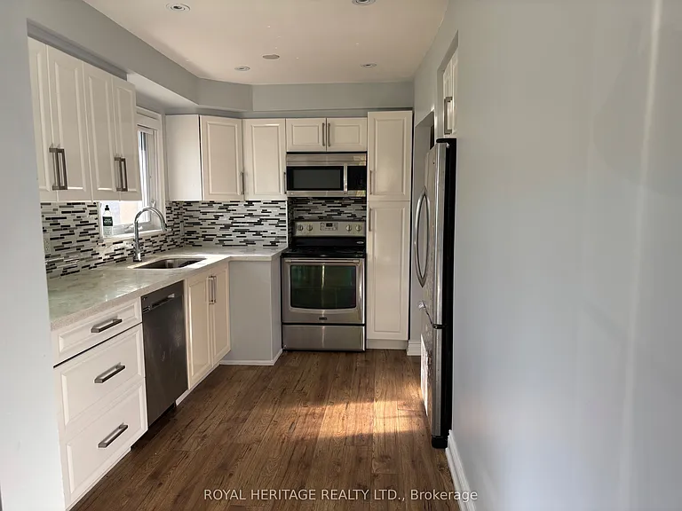 81 Eringate Dr #MAIN FLOOR — Photo 5