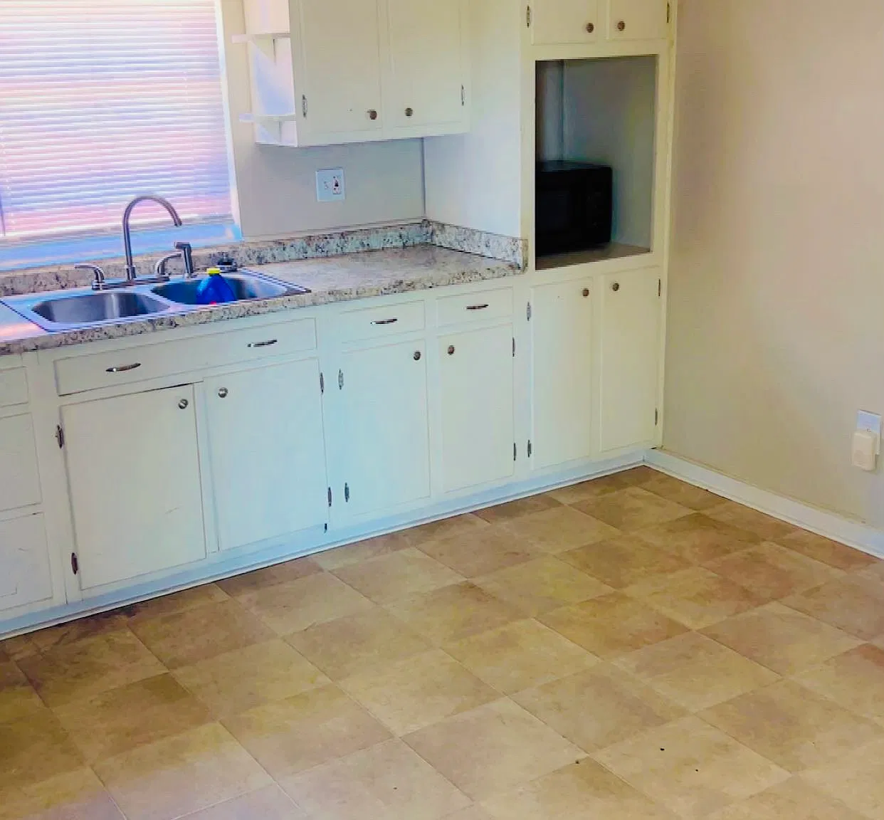 4 bed, 1048 sqft, $1,200 — Photo 1