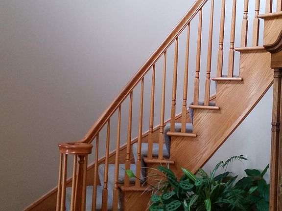 Curved Oak Stairs in Foyer