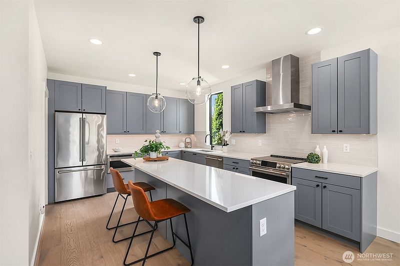 3rd image of 6735 11th Avenue NW