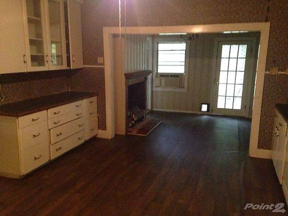 kitchen and breakfast room