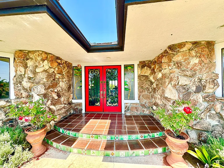1650 Winterwarm Dr — Photo 2