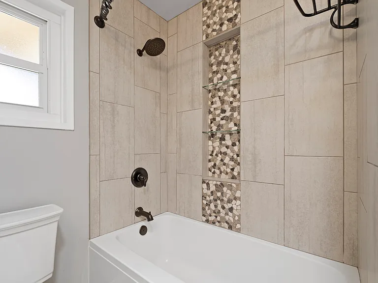 Main bathroom shower