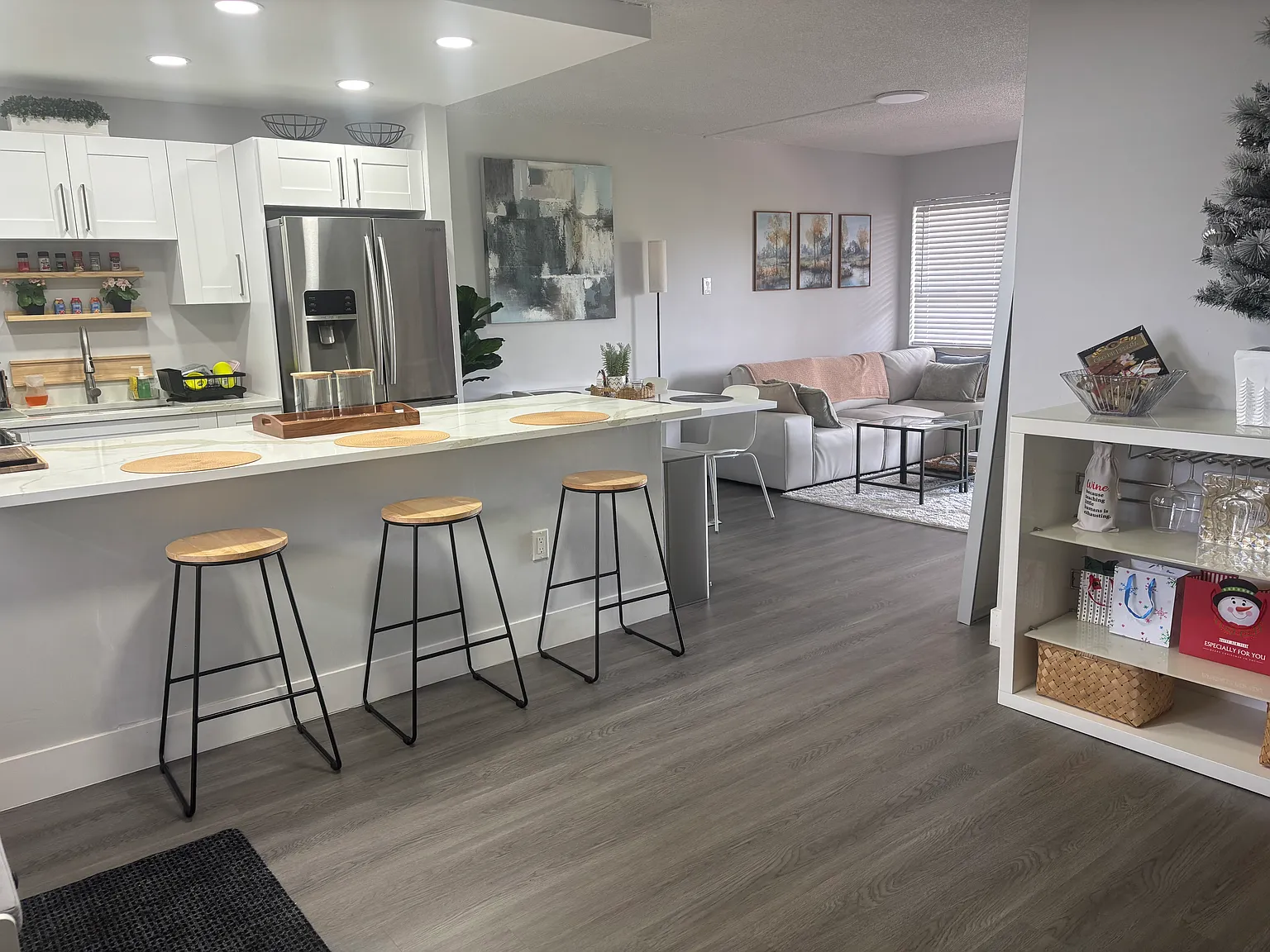 2 bed, 900 sqft, $1,050 — Photo 1