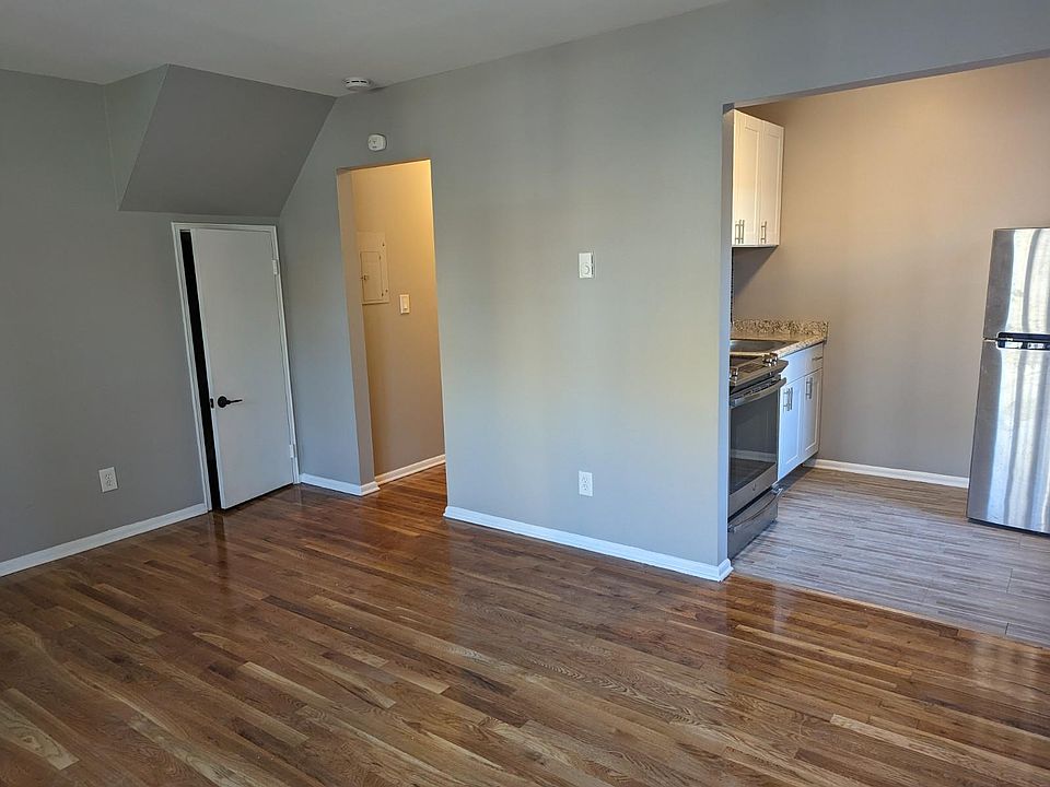 1st image of 257 1/2 W Essex St #3