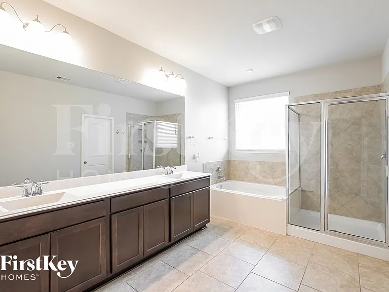4711 Creekside Haven Trl — Photo 10