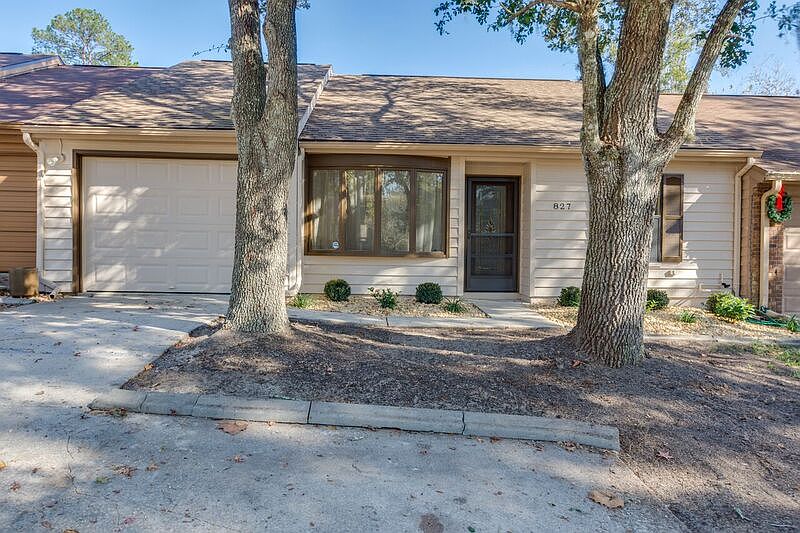 1st image of 827 Village Dr