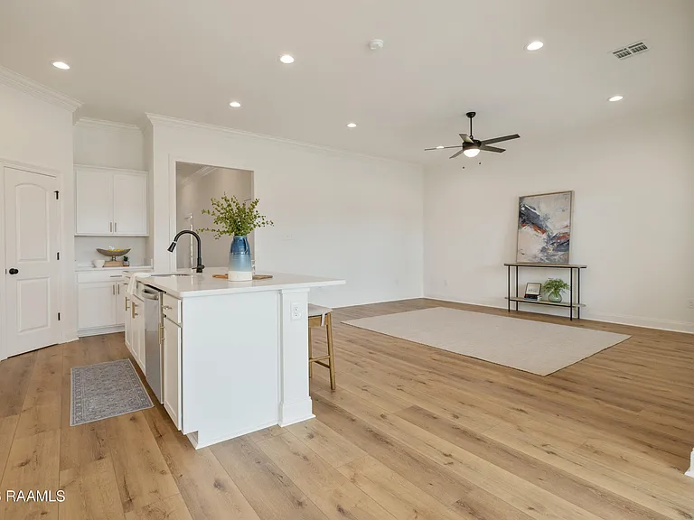 107 Lotus St — Photo 12