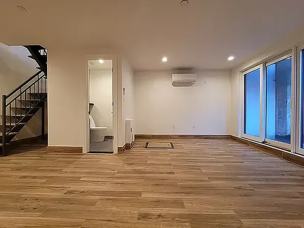 1520 Putnam Avenue image 9 of 12