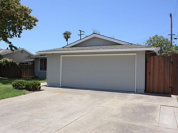 2nd image of 5749 Crow Ln