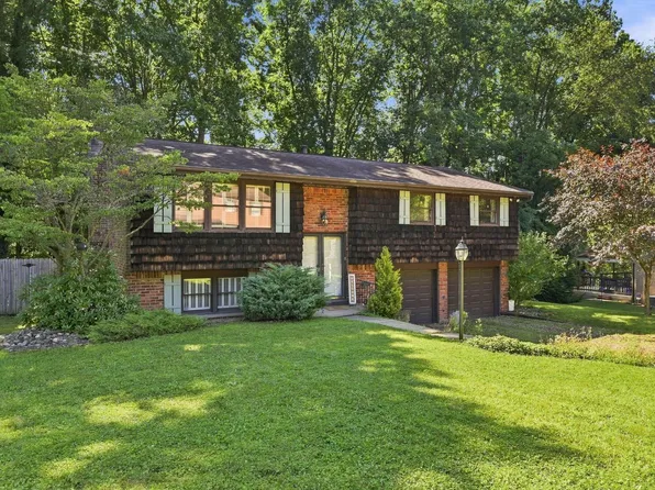 3652 Forbes Trail Dr, Murrysville, PA 15668