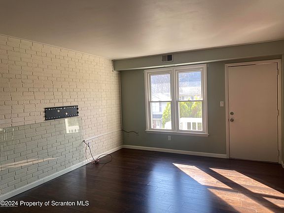 2nd image of 22 Abington Gardens Dr