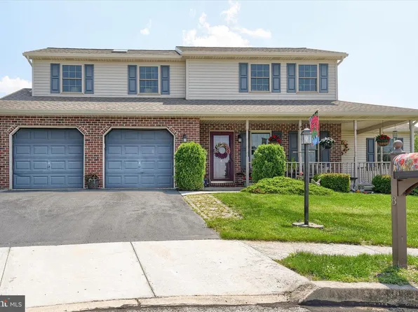 8 Haverford Cir, Manchester, PA 17345