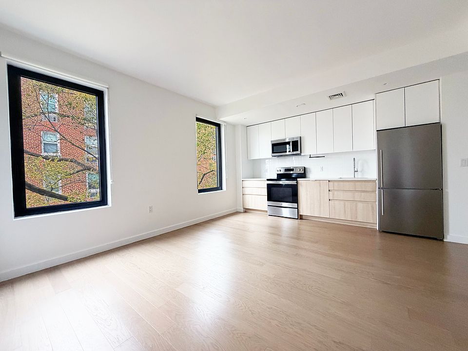 1st image of 2395 Palisade Ave #516