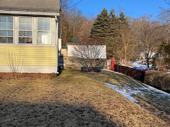 3rd image of 41 Willow St