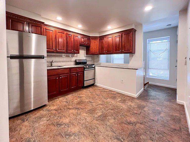 1611 Bainbridge St #1 — Photo 2