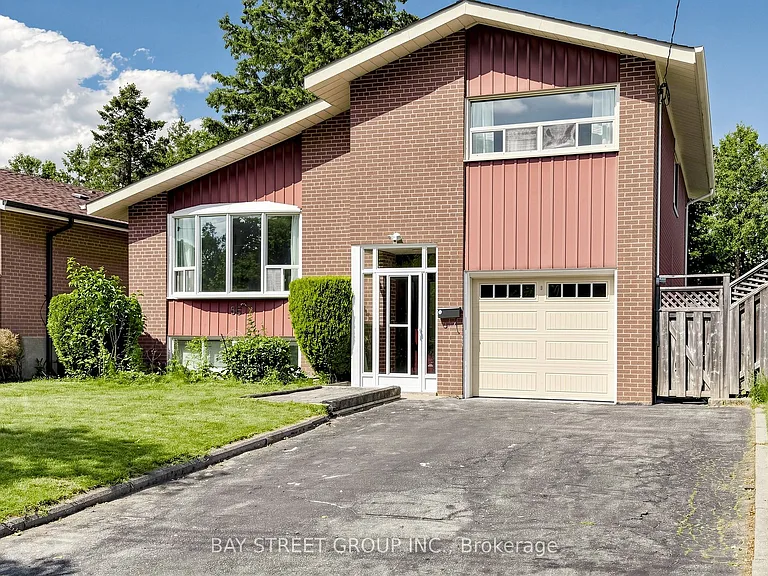 55 Baybrook Cres — Photo 1