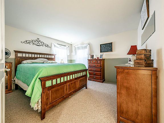 3rd image of 15 Kingfisher Ct