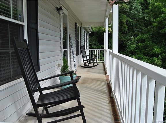 3rd image of 1305 Pebble Creek Dr