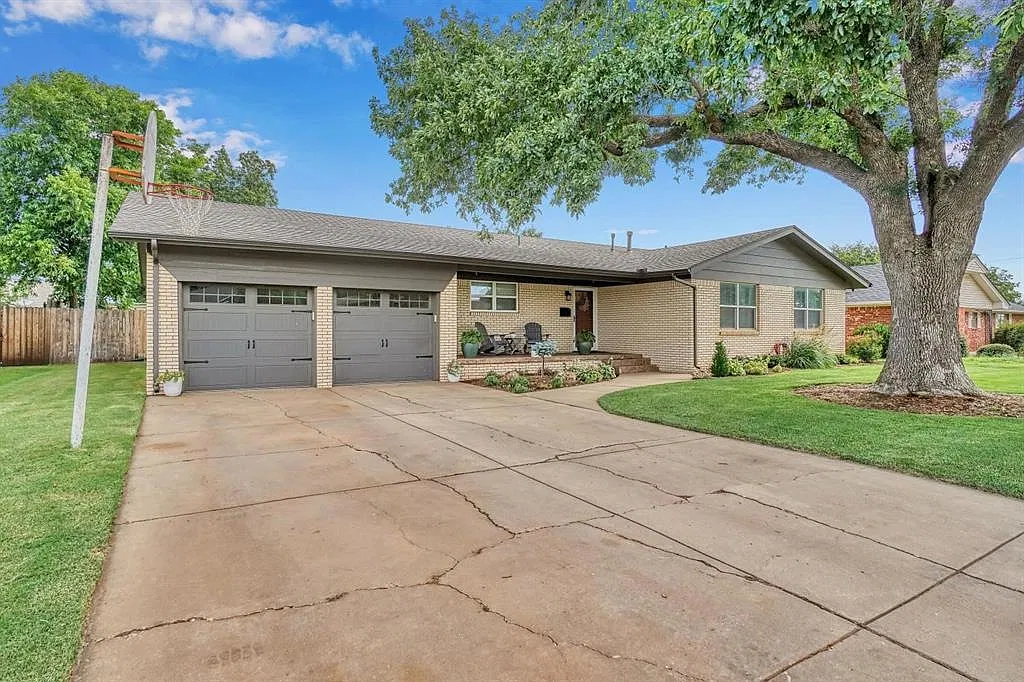 4 bed, 2220 sqft, $2,450 — Photo 1