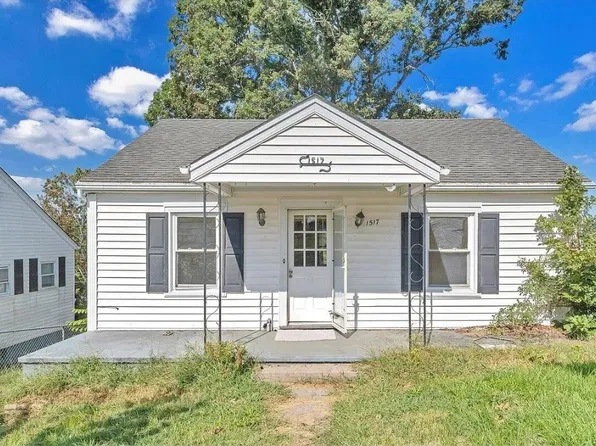 1517 5th St #A, Radford, VA 24141