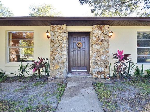 4th image of 209 Valencia Ct