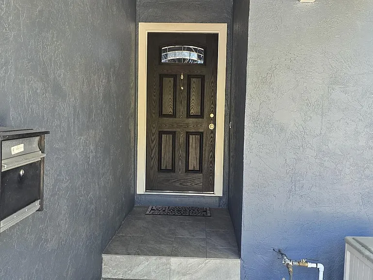 5125 Derek Dr — Photo 2