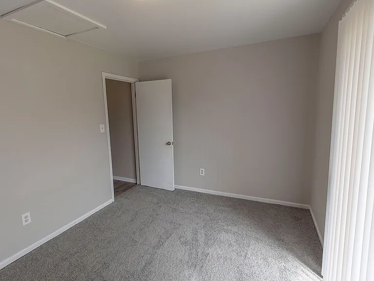 708 W Cunningham Dr #2 — Photo 10