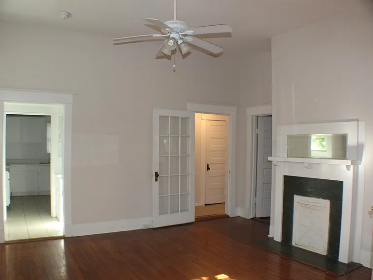 1073 Hillyer Ave — Photo 4