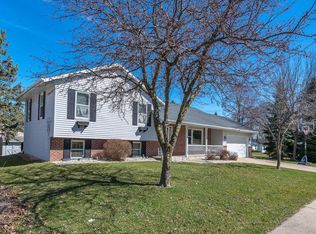514 Fairview Dr, Hartford, WI 53027