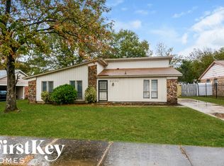 6030 Elk Grove Rd, Memphis, TN 38115