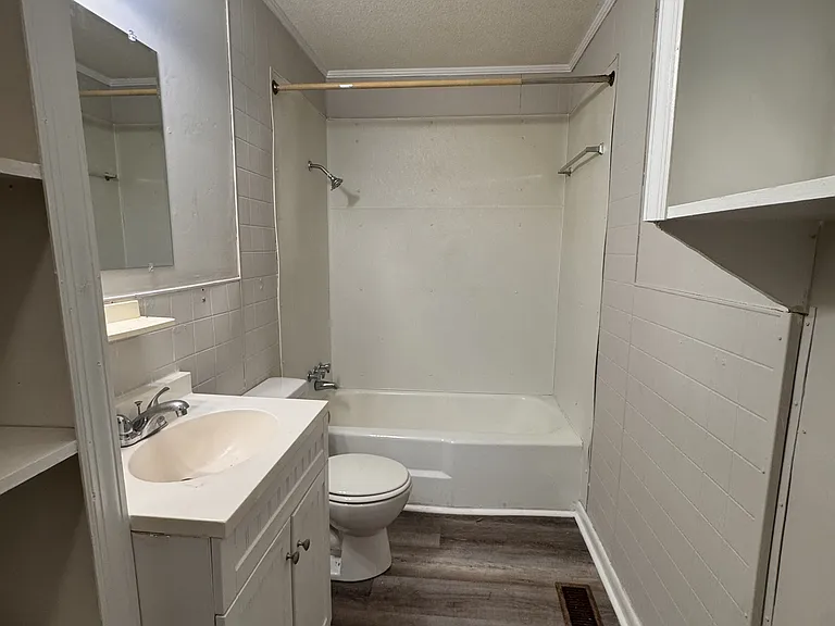 170 Queens Rd #3 — Photo 7
