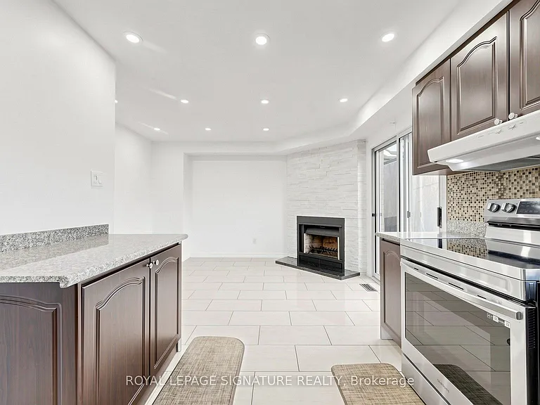 1634 Fairfield Cres #MAIN — Photo 11
