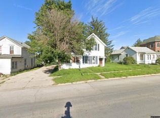 205 S 3rd St, Marshalltown, IA 50158