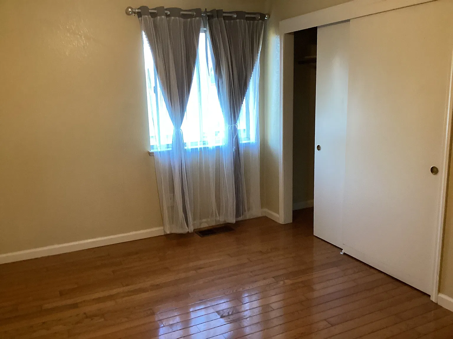 3 bed, 2.5 bath, 1711 sqft, $2,500 — Photo 3