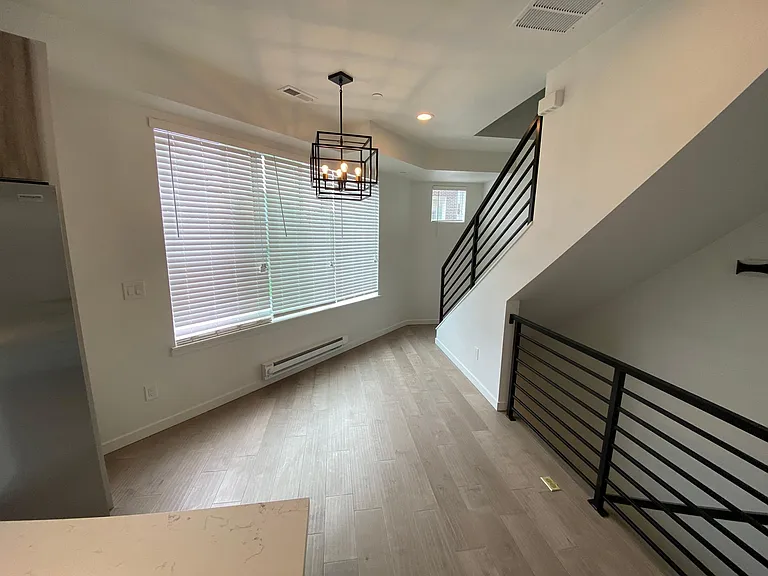 1920 Hooker St #6 — Photo 7
