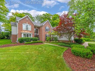 4240 Blue Heron Dr, Auburn Hills, MI 48326