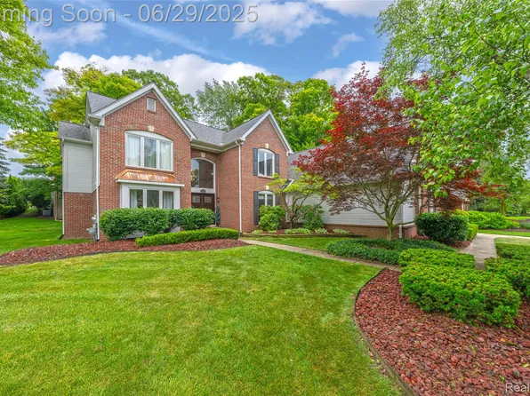 4240 Blue Heron Dr, Auburn Hills, MI 48326