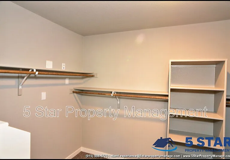 945 Penrith St — Photo 25