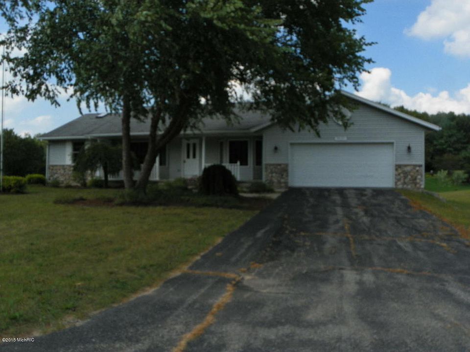 1st image of 3820 Bennington Dr NE