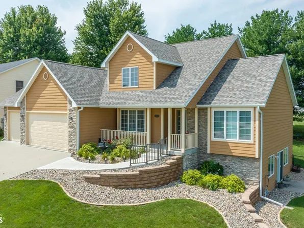 737 E 23rd St N, Newton, IA 50208